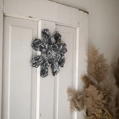 Distressed Flower Wall Art Metal - Foreside Home & Garden 1 Distressed Flower Wall Art Metal - Foreside Home & Garden